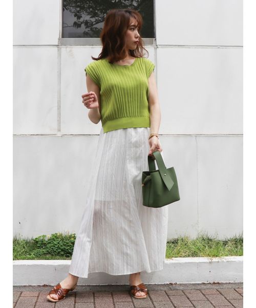 dazzlin（ダズリン）の「ワイドリブショートベスト（ニット/セーター・レディース・グリーン/オフホワイト/ベージュ/パープル・FREE）」の5枚目の写真