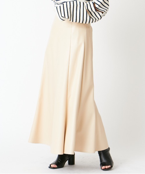 Chico（チコ）の「レザーロングフレアスカート/フェイクレザー/マーメイドスカート（スカート・レディース・カーキ/ブラック/ライトベージュ/ブラウン・FREE）」の3枚目の写真