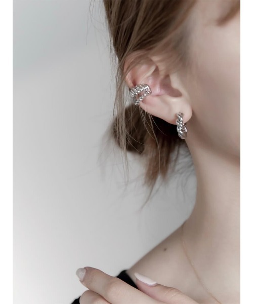 amel（エイメル）の「ツイストフープピアス（ピアス（両耳用）・レディース・シルバー/ゴールド・FREE）」の4枚目の写真