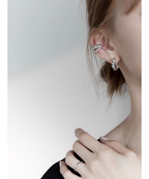 amel（エイメル）の「ツイストフープピアス（ピアス（両耳用）・レディース・シルバー/ゴールド・FREE）」の5枚目の写真