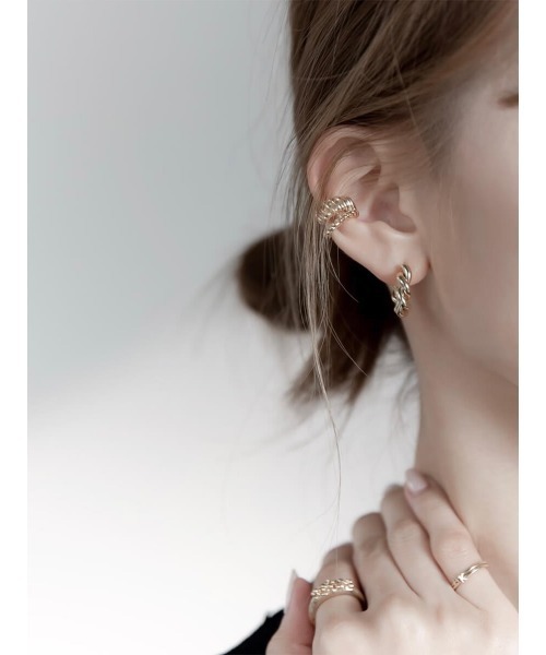 amel（エイメル）の「ツイストフープピアス（ピアス（両耳用）・レディース・シルバー/ゴールド・FREE）」の7枚目の写真