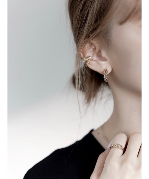 amel（エイメル）の「ツイストフープピアス（ピアス（両耳用）・レディース・シルバー/ゴールド・FREE）」の10枚目の写真