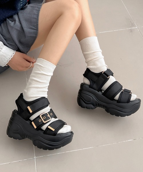 Shoes in Closet（シューズインクローゼット）の「超軽量厚底 ゴールド