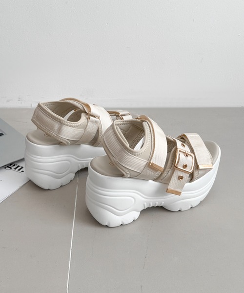 Shoes in Closet（シューズインクローゼット）の「超軽量厚底 ゴールド