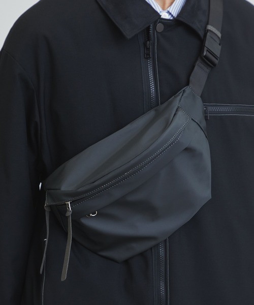 PUBLIC TOKYO（パブリックトウキョウ）の「撥水ポリッシュナイロンウエストポーチ/ボディバッグ【ユニセックス】（ボディバッグ/ウエストポーチ・メンズ・ブラック/グレー・FREE）」の12枚目の写真
