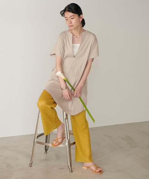 forksy.(フォルクシー)の「【forksy.】変形リブ深VネックフレンチスリーブTシャツ(Tシャツ/カットソー・レディース・チャコールグレー/ブラウン/アイボリー/ライトベージュ・FREE)」の4枚目の写真