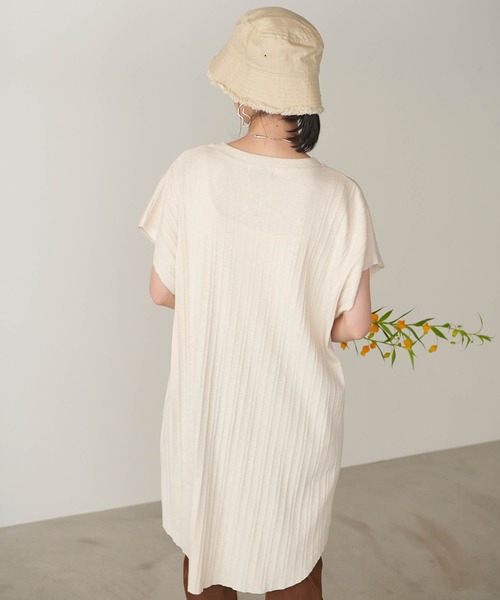 forksy.(フォルクシー)の「【forksy.】変形リブ深VネックフレンチスリーブTシャツ(Tシャツ/カットソー・レディース・チャコールグレー/ブラウン/アイボリー/ライトベージュ・FREE)」の19枚目の写真