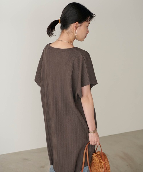 forksy.(フォルクシー)の「【forksy.】変形リブ深VネックフレンチスリーブTシャツ(Tシャツ/カットソー・レディース・チャコールグレー/ブラウン/アイボリー/ライトベージュ・FREE)」の20枚目の写真