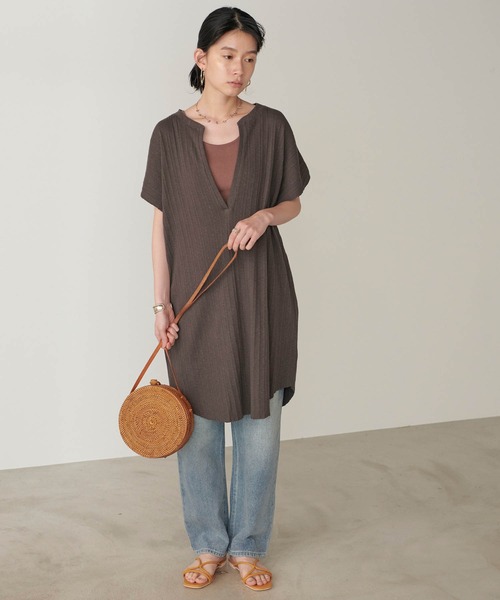forksy.(フォルクシー)の「【forksy.】変形リブ深VネックフレンチスリーブTシャツ(Tシャツ/カットソー・レディース・チャコールグレー/ブラウン/アイボリー/ライトベージュ・FREE)」の12枚目の写真