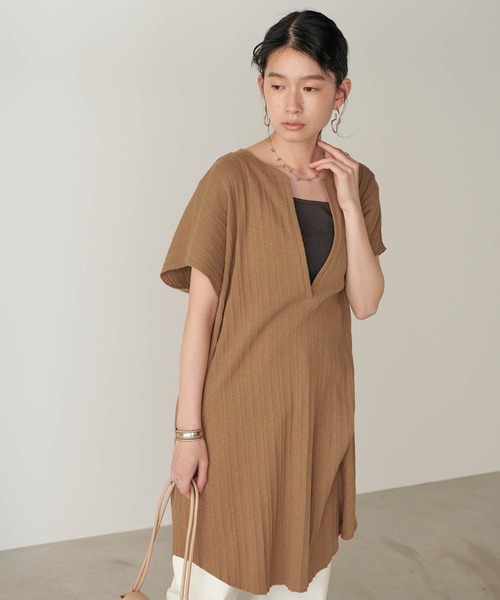 forksy.(フォルクシー)の「【forksy.】変形リブ深VネックフレンチスリーブTシャツ(Tシャツ/カットソー・レディース・チャコールグレー/ブラウン/アイボリー/ライトベージュ・FREE)」の6枚目の写真