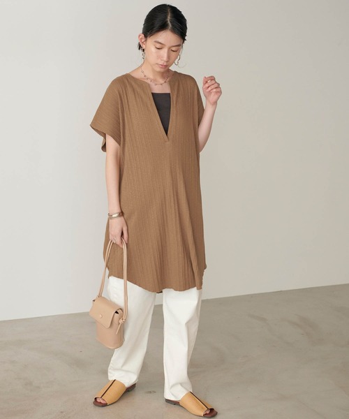 forksy.(フォルクシー)の「【forksy.】変形リブ深VネックフレンチスリーブTシャツ(Tシャツ/カットソー・レディース・チャコールグレー/ブラウン/アイボリー/ライトベージュ・FREE)」の13枚目の写真