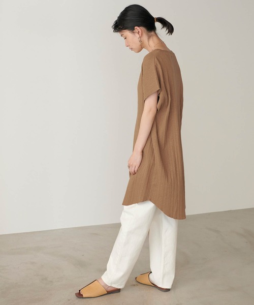 forksy.(フォルクシー)の「【forksy.】変形リブ深VネックフレンチスリーブTシャツ(Tシャツ/カットソー・レディース・チャコールグレー/ブラウン/アイボリー/ライトベージュ・FREE)」の10枚目の写真