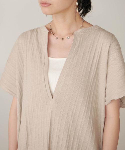 forksy.(フォルクシー)の「【forksy.】変形リブ深VネックフレンチスリーブTシャツ(Tシャツ/カットソー・レディース・チャコールグレー/ブラウン/アイボリー/ライトベージュ・FREE)」の11枚目の写真