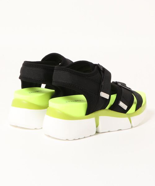 Mafmof（マフモフ）の「Mafmof(マフモフ) 曲がるソールのベルクロ厚底スポーツ サンダル（サンダル・レディース・ブラック系その他/ブラック/ブラック系その他2・M/L/S/LL）」の5枚目の写真