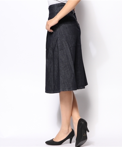 MOUSSY（マウジー）の「basic flare SK（デニムスカート・レディース・ワンウォッシュ・2/0/1）」の2枚目の写真