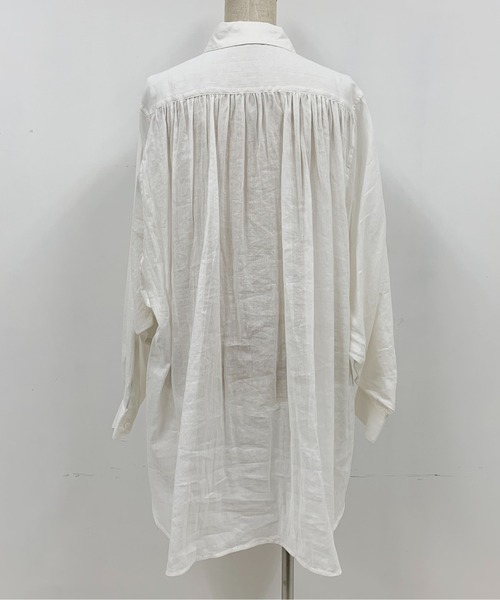 LUGIVA（ルギヴァ）の「ギャザードルマンリネンシャツ（シャツ/ブラウス・レディース・オフホワイト・M）」の18枚目の写真