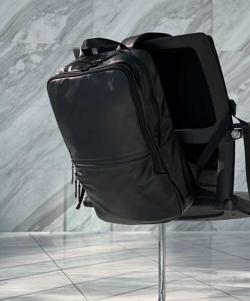 BASECONTROL(ベースコントロール)の「◆撥水リアルレザー ボックス型 薄マチ バックパック(バックパック/リュック・メンズ・ブラック・99)」の4枚目の写真