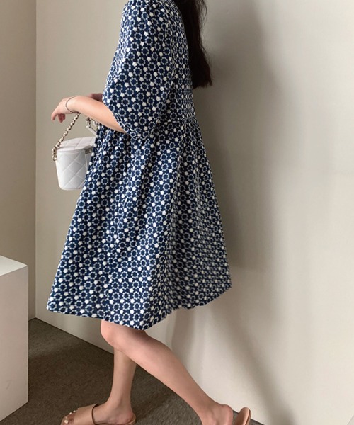 meJane(ミージェーン)の「コットン花柄刺繍レースボリュームスリーブワンピース【ZOZOTOWN限定】(ワンピース・レディース・ネイビー・FREE)」の8枚目の写真