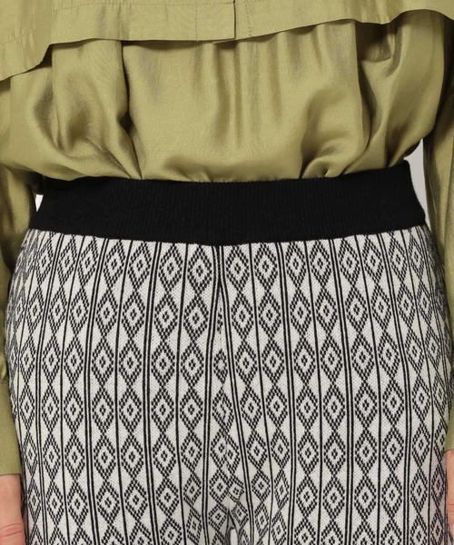 mysty woman(ミスティウーマン)の「キカジャガードニットパンツ 217830(その他パンツ・レディース・ブラック/ベージュ・FREE)」の4枚目の写真