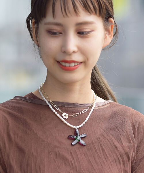 Ray BEAMS（レイビームス）の「NINFA handmade / Bloom ネックレス（ネックレス・レディース・グリーン/パープル・ONE SIZE）」の4枚目の写真