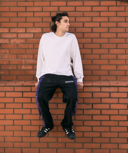 Champion(チャンピオン)の「【Champion Authentic T-SHIRTS】袖ワンポイント 刺繍ロゴワッペン ルーズベーシックロンT(Tシャツ/カットソー・メンズ・ホワイト/グレー/ネイビー/ブラック/レッド/ブルー・S/M/L/XL)」の12枚目の写真