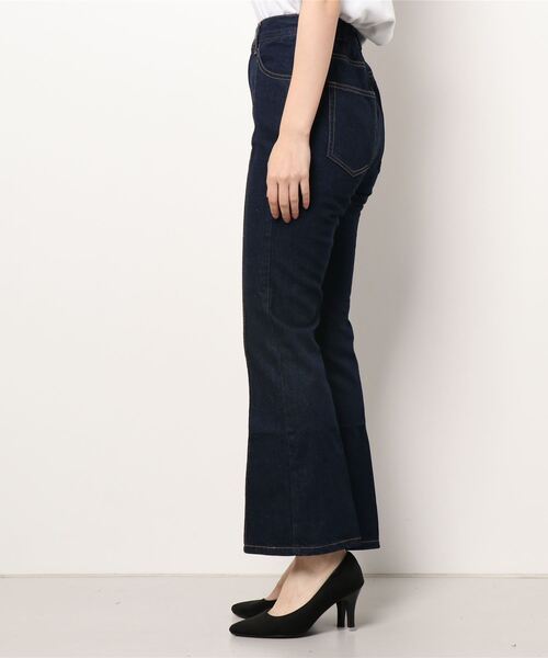 one after another NICE CLAUP（ワンアフターアナザーナイスクラップ）の「センターピンタック極みフレアデニム（デニムパンツ・レディース・ライトブルー/ブラック/ネイビー/ピンク・SMALL/MEDIUM）」の5枚目の写真