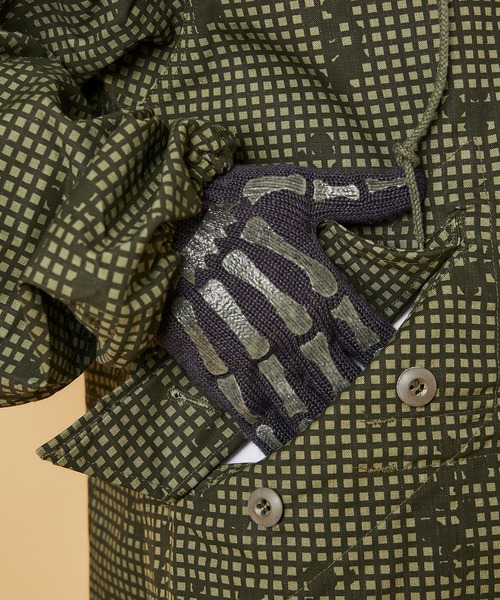 DOWN ON THE CORNER（ダウンオンザコーナー）の「SKULL GLOVE / スカル グローブ（手袋・メンズ・ダークネイビー/チャコールグレー・ONE SIZE）」の14枚目の写真