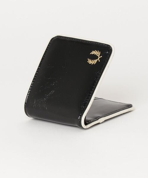 FRED PERRY（フレッドペリー）の「Classic Billfold Wallet（財布・メンズ・ブラック/ブラウン・ONE SIZE）」の4枚目の写真