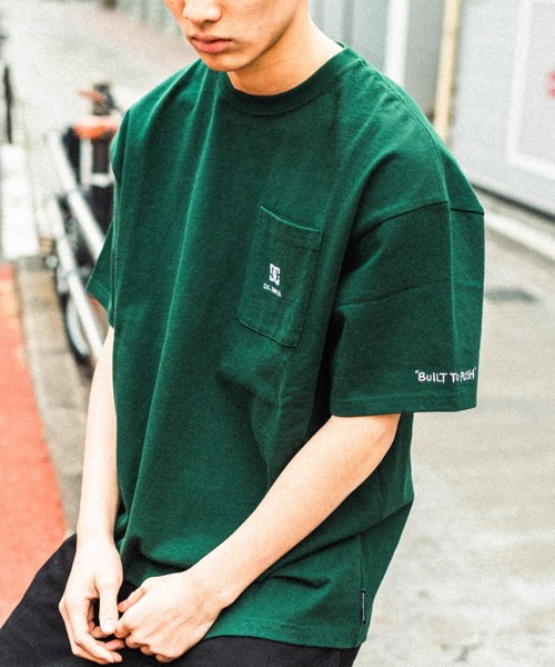 DC(ディーシー)の「DC/ディーシー ワイドフィット ワンポイント刺繍 ポケットTシャツ DST221021(Tシャツ/カットソー・メンズ・ブラック/グリーン/ホワイト・L/M/XL/2XL)」の1枚目の写真
