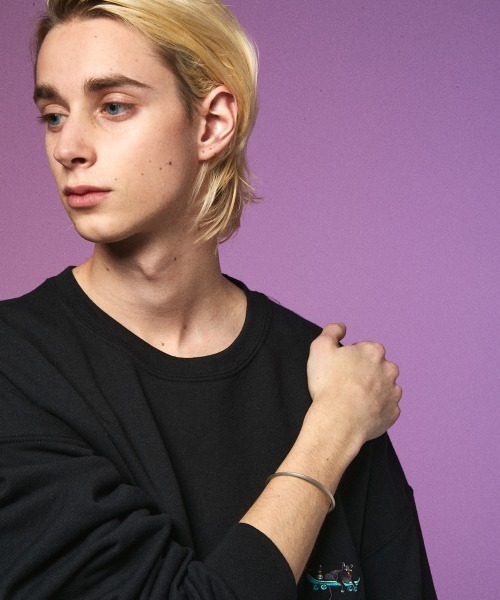 rehacer（レアセル）の「rehacer × ANIKULAPO bangle -edge- / アニクラポ バングル -エッジ-（バングル/リストバンド・メンズ・シルバー・FREE）」の3枚目の写真