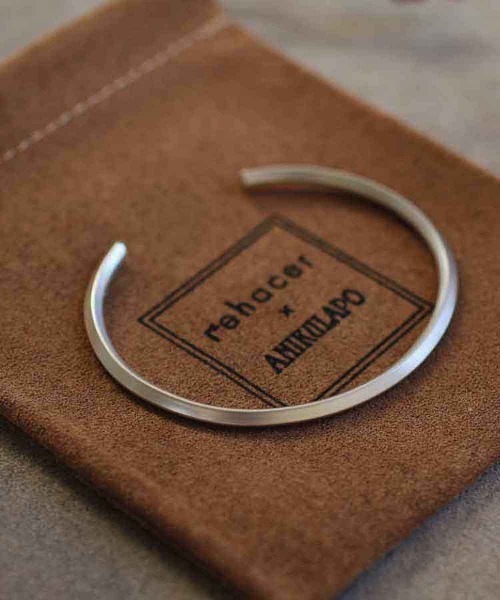 rehacer（レアセル）の「rehacer × ANIKULAPO bangle -edge- / アニクラポ バングル -エッジ-（バングル/リストバンド・メンズ・シルバー・FREE）」の10枚目の写真