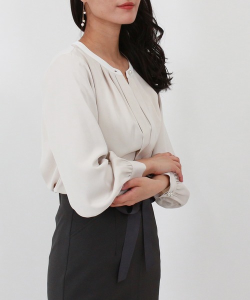 TRUDEA（トルディア）の「配色バンドカラー2WAYブラウス（シャツ/ブラウス・レディース・ホワイト/ミント/ピンクベージュ/ベージュ/ネイビー/チャコールグレー・MEDIUM/LARGE/SMALL）」の7枚目の写真