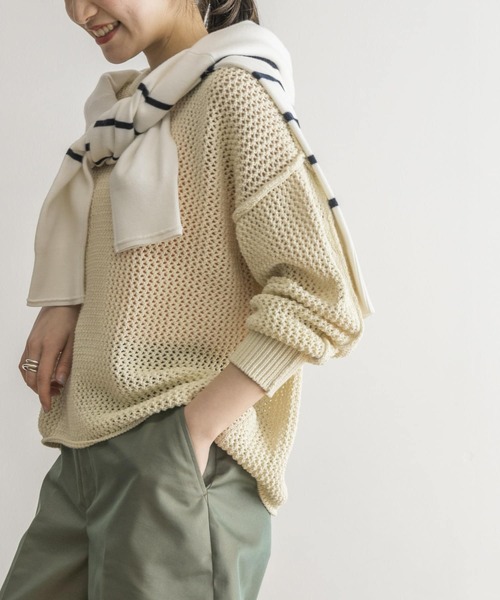 URBAN RESEARCH(アーバンリサーチ)の「『Oggi 5月号掲載』『Gina 2022Spring掲載』メッシュニット(ニット/セーター・レディース・オレンジ系その他/アイボリー/ネイビー・FREE)」の4枚目の写真