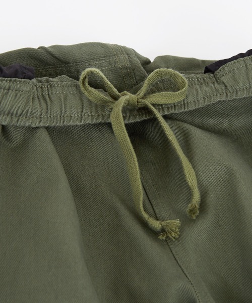 improves（インプローブス）の「ダブルニー スケーター ワイドパンツ（チノパンツ・メンズ・オフホワイト/ベージュ/ブラック/オリーブ/ダークブラウン・MEDIUM/LARGE）」の9枚目の写真