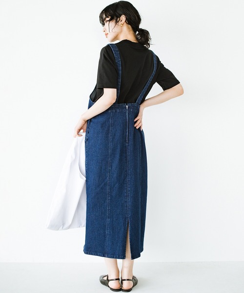 haco!(ハコ)の「素材とシルエットで照れずに着られるかわいげ追求!時短しつつも素敵コーデが完成する 楽ちんストレッチデニムのジャンパースカート by who made me(ジャンパースカート・レディース・インディゴブルー・SMALL/MEDIUM/LARGE/X-LARGE)」の15枚目の写真