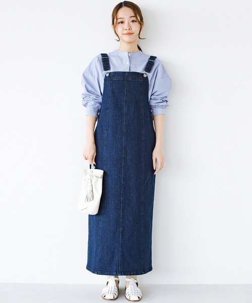 haco!(ハコ)の「素材とシルエットで照れずに着られるかわいげ追求!時短しつつも素敵コーデが完成する 楽ちんストレッチデニムのジャンパースカート by who made me(ジャンパースカート・レディース・インディゴブルー・SMALL/MEDIUM/LARGE/X-LARGE)」の2枚目の写真