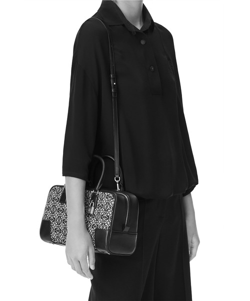 LOEWE アマソナ28 アナグラムジャガード＆カーフ ハンドバッグ LOEWE（ロエベ）の「アマソナ28 バッグ（アナグラムジャカード