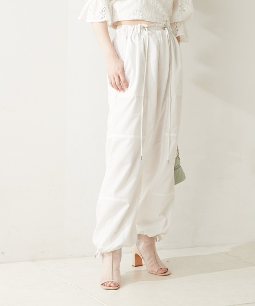 Chico(チコ)の「【REVIVAL/WEB限定】裾絞りカーゴパンツ(カーゴパンツ・レディース・ホワイト/ブラック/ピンク/カーキ/ベージュ・FREE/2)」の6枚目の写真