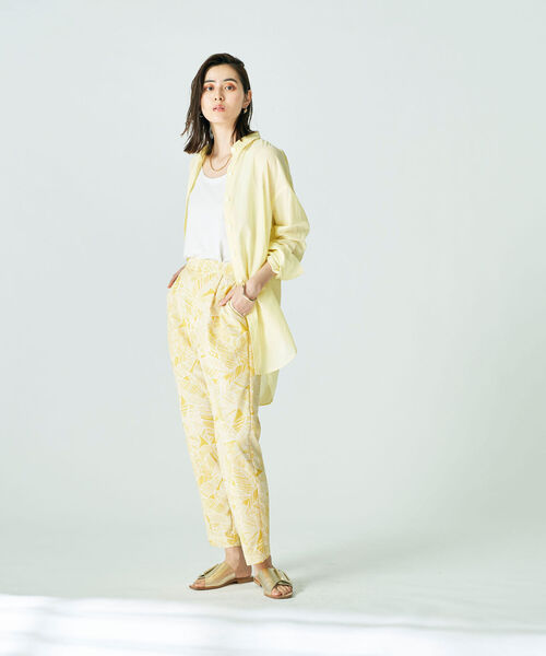 NOLLEY’S(ノーリーズ)の「◇【WEB限定サイズあり】リーフプリントテーパードパンツ(その他パンツ・レディース・ブラック系その他3/イエロー系その他3・36/38/40)」の13枚目の写真