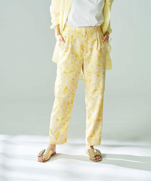 NOLLEY’S(ノーリーズ)の「◇【WEB限定サイズあり】リーフプリントテーパードパンツ(その他パンツ・レディース・ブラック系その他3/イエロー系その他3・36/38/40)」の19枚目の写真