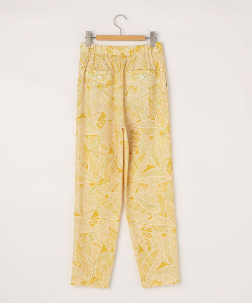 NOLLEY’S(ノーリーズ)の「◇【WEB限定サイズあり】リーフプリントテーパードパンツ(その他パンツ・レディース・ブラック系その他3/イエロー系その他3・36/38/40)」の4枚目の写真