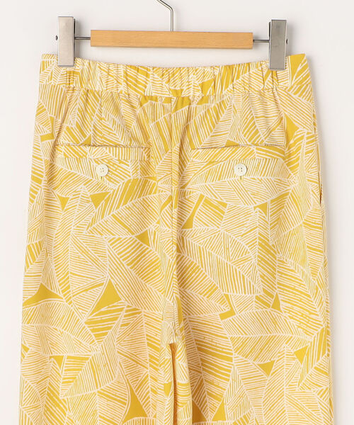 NOLLEY’S(ノーリーズ)の「◇【WEB限定サイズあり】リーフプリントテーパードパンツ(その他パンツ・レディース・ブラック系その他3/イエロー系その他3・36/38/40)」の6枚目の写真