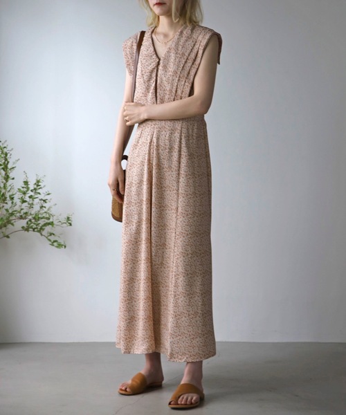 UNFIELD（アンフィールド）の「【UNFIELD】スクエアBigカラーノースリーブワンピース（ワンピース・レディース・ブラック/オレンジ・FREE）」の3枚目の写真