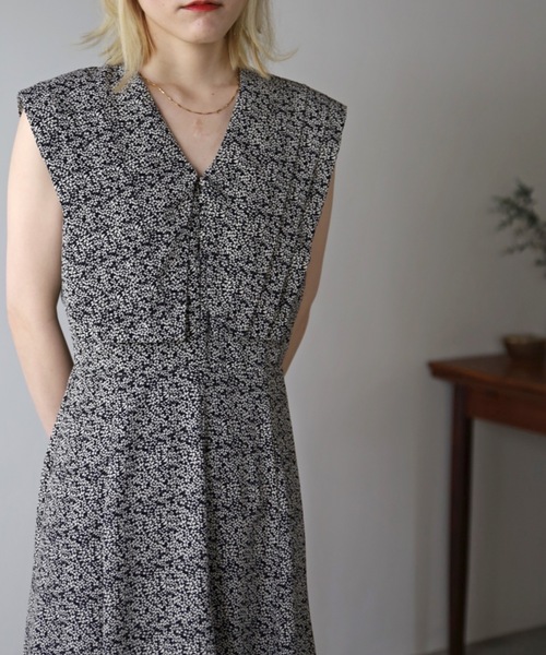 UNFIELD（アンフィールド）の「【UNFIELD】スクエアBigカラーノースリーブワンピース（ワンピース・レディース・ブラック/オレンジ・FREE）」の20枚目の写真