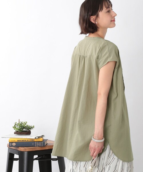 SHOO・LA・RUE（シューラルー）の「◆タック&はしごレースチュニック丈ブラウス（シャツ/ブラウス・レディース・ブラック/オフホワイト/オリーブ/ピンク系・00）」の7枚目の写真