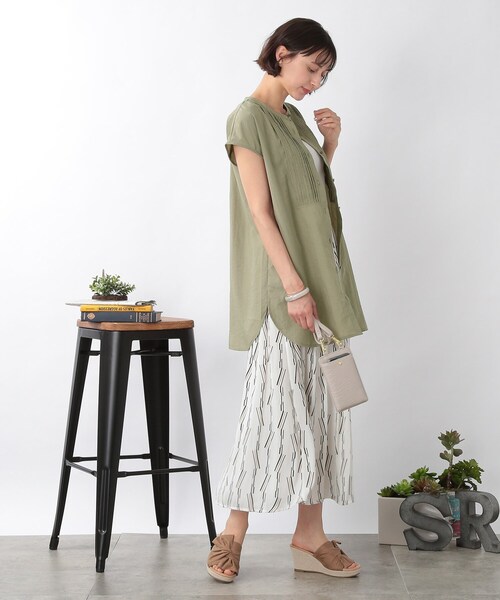 SHOO・LA・RUE（シューラルー）の「◆タック&はしごレースチュニック丈ブラウス（シャツ/ブラウス・レディース・ブラック/オフホワイト/オリーブ/ピンク系・00）」の21枚目の写真