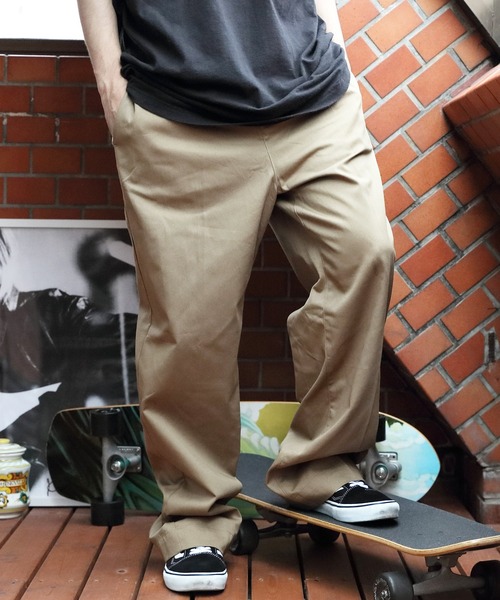 ８(eight)（エイト）の「ツイルカラーワイドパンツ（チノパンツ・メンズ・チャコールグレー/ブラック/ベージュ/レッド/オレンジ/マスタード/ワインレッド/ロイヤルブルー/キナリ/ダークグリーン・LARGE/MEDIUM/X-LARGE）」の4枚目の写真