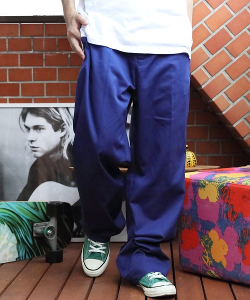 ８(eight)（エイト）の「ツイルカラーワイドパンツ（チノパンツ・メンズ・チャコールグレー/ブラック/ベージュ/レッド/オレンジ/マスタード/ワインレッド/ロイヤルブルー/キナリ/ダークグリーン・LARGE/MEDIUM/X-LARGE）」の6枚目の写真