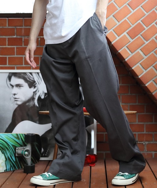 ８(eight)（エイト）の「ツイルカラーワイドパンツ（チノパンツ・メンズ・チャコールグレー/ブラック/ベージュ/レッド/オレンジ/マスタード/ワインレッド/ロイヤルブルー/キナリ/ダークグリーン・LARGE/MEDIUM/X-LARGE）」の3枚目の写真