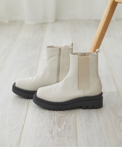 ANGIE（アンジー）の「厚底サイドゴアショートブーツ（ブーツ・レディース・ブラック/アイボリー・MEDIUM/LARGE/X-LARGE）」の6枚目の写真